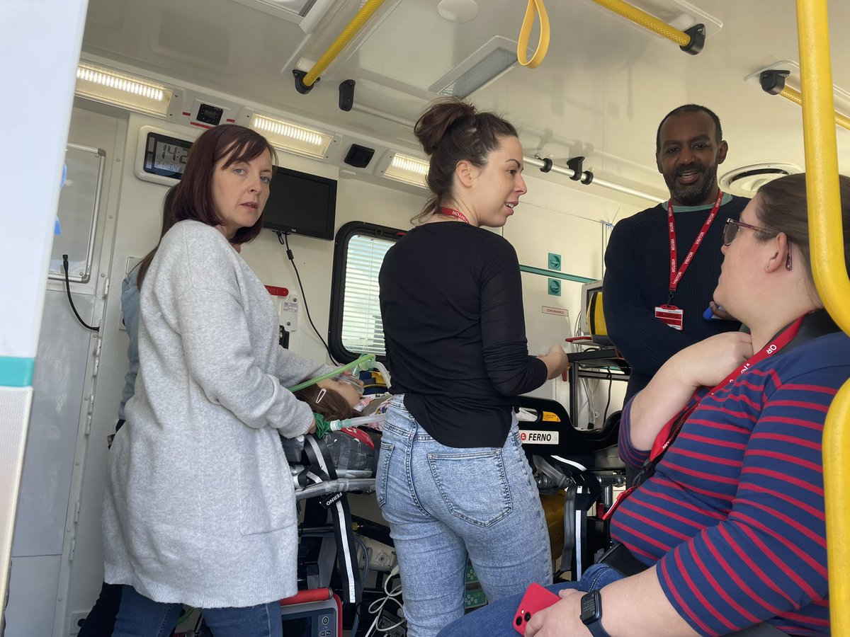 PICUPAME's tweet photo. Great day training with GAMA aviation @MJGriksaitis @medsquire @DoctorMacAndDog @SORT_Soton https://t.co/vtVgFoVQ7o