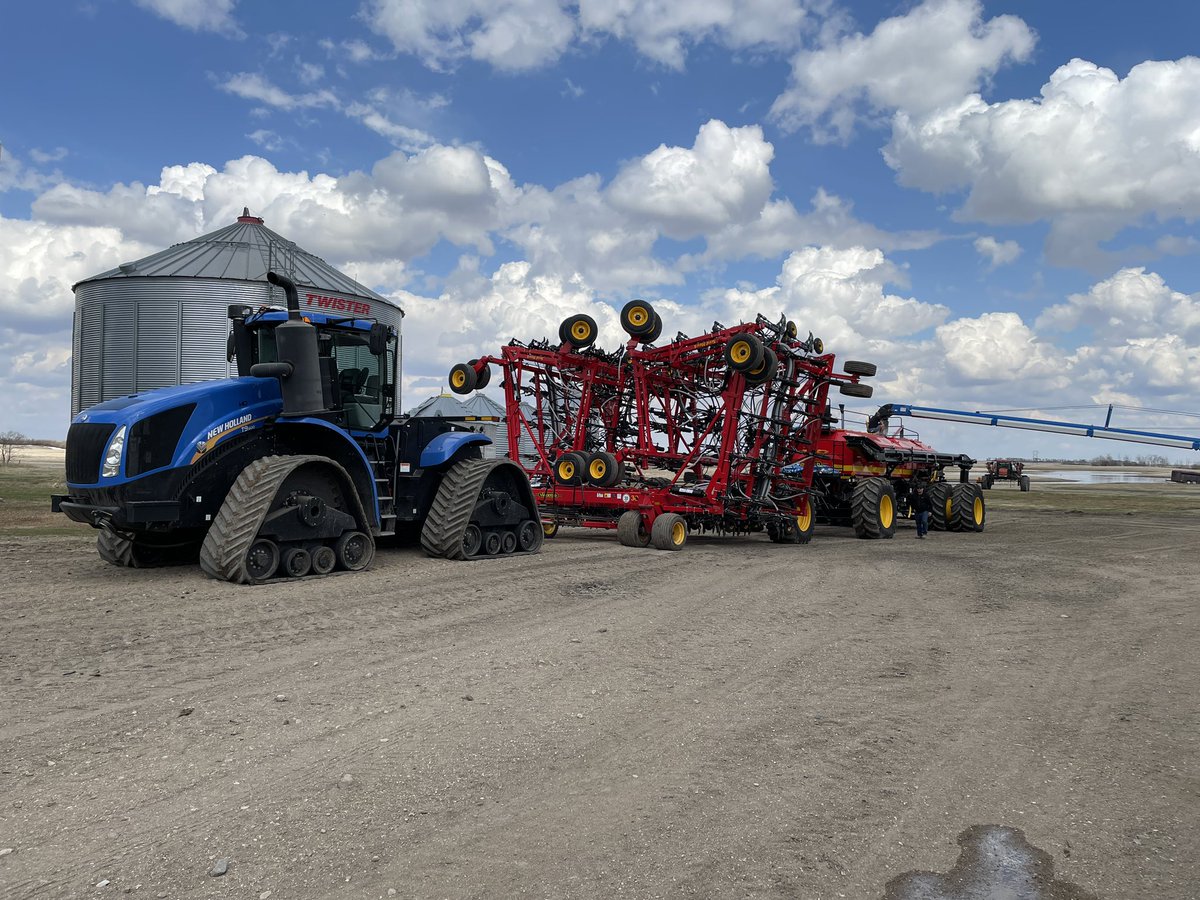 scottwilson1973's tweet photo. @youngsequipment @VaderstadNA onto drill #2 today. Getting Section 22 Farms rolling. https://t.co/ZVvnE7q4LO