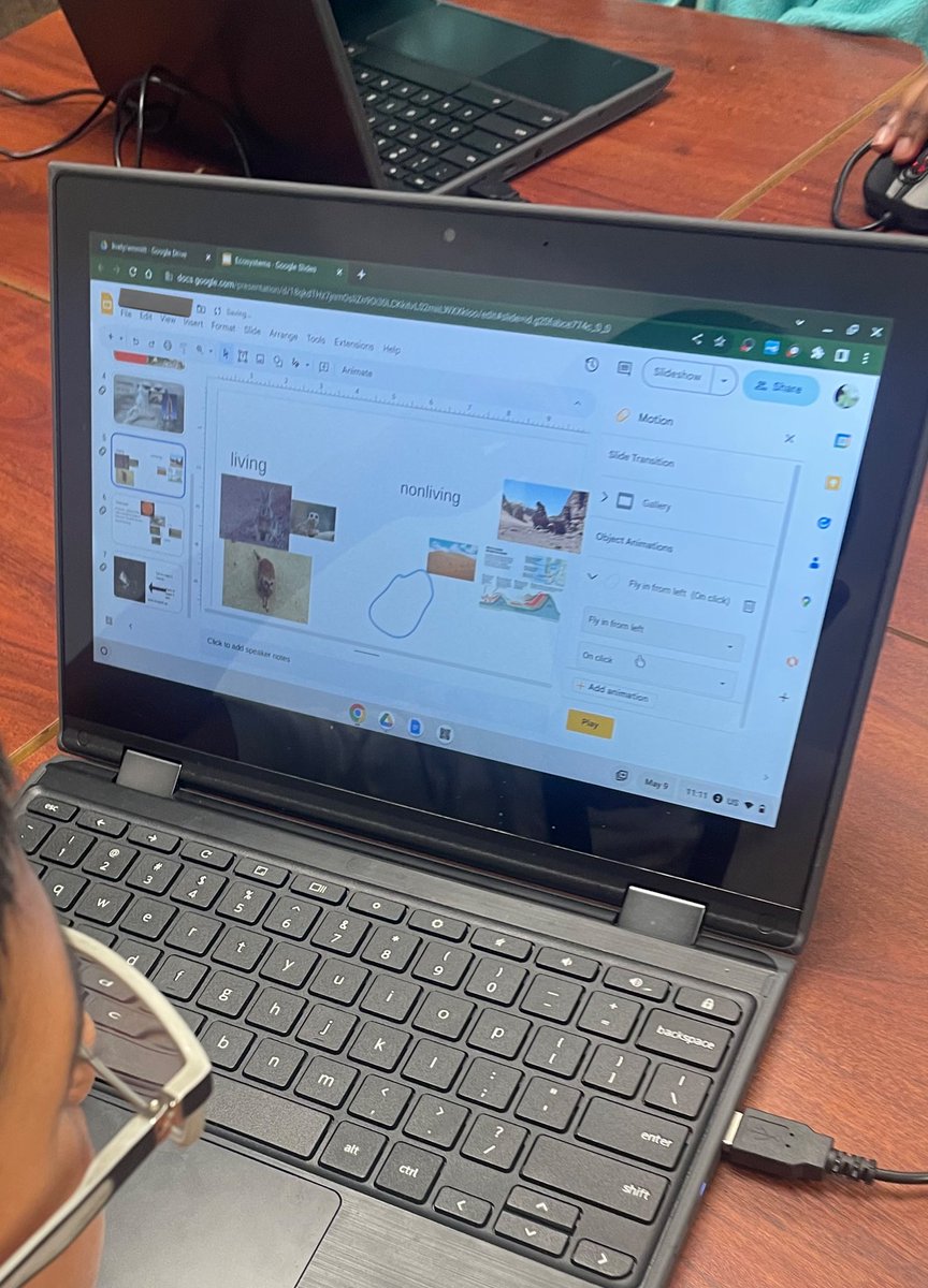MrsJordanPorter's tweet photo. We learned how to make our @GoogleForEdu Slides presentations super awesome in @karenwlively’s 3rd grade class at @StanleyStampede!✨ Students learned how to change backgrounds, add transitions, animate objects, and more! #KISDelemtech https://t.co/Am4sP98uda