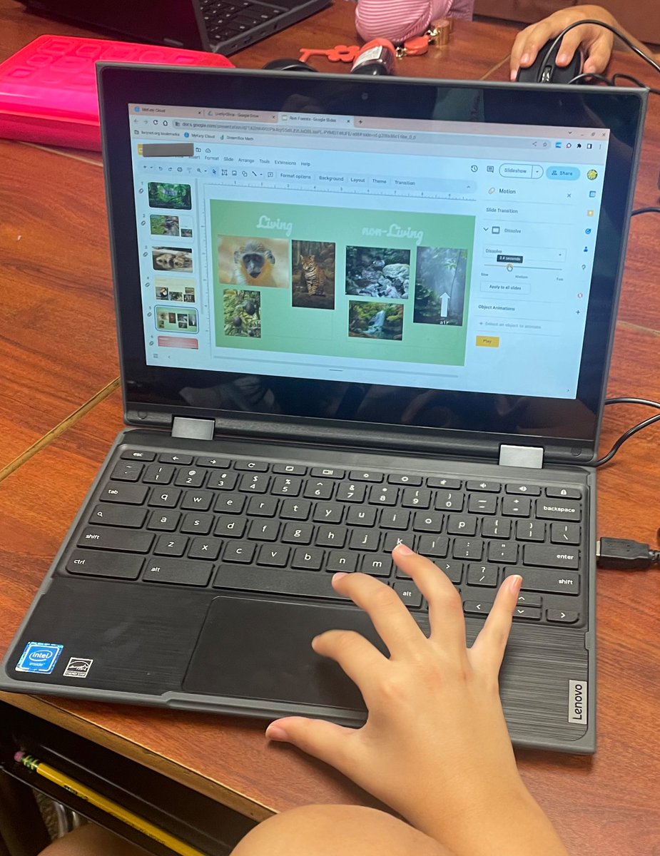 MrsJordanPorter's tweet photo. We learned how to make our @GoogleForEdu Slides presentations super awesome in @karenwlively’s 3rd grade class at @StanleyStampede!✨ Students learned how to change backgrounds, add transitions, animate objects, and more! #KISDelemtech https://t.co/Am4sP98uda