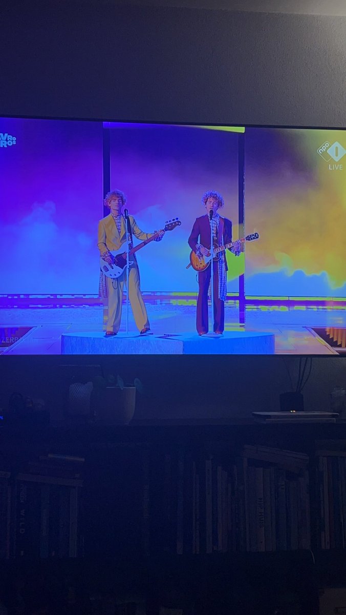 TypicalAmber's tweet photo. Ineens was er een rap 😳 het begon best leuk maar nu weet ik het niet zo goed #Eurovisie #eurovisiesongfestival #eurovisiesongfestival23 #Eurovision2023 https://t.co/IySUSr3uK9