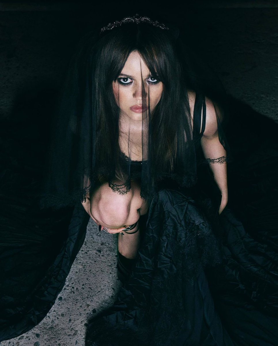 Winona Ryder and Jenna Ortega will play mother and daughter in Tim Burton’s ‘BEETLEJUICE 2.’