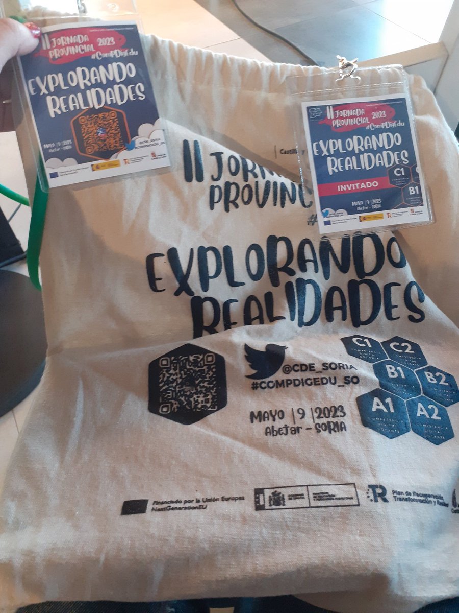 mpatriciaizqvel's tweet photo. Combo perfecto👌: II Jornada #CompDigEdu_SO y compartir momentos junto a compañeros de otros CEPAS @CepaElCamino @ceadonajimena @CepaPinares @CepaCeltiberia
Gracias @CFIEdeSoria y @CDE_Soria por la estupenda organización 👏 Nos llevamos muchas ideas💡 y reflexiones 🤔
@educacyl https://t.co/ng72zxmDOK