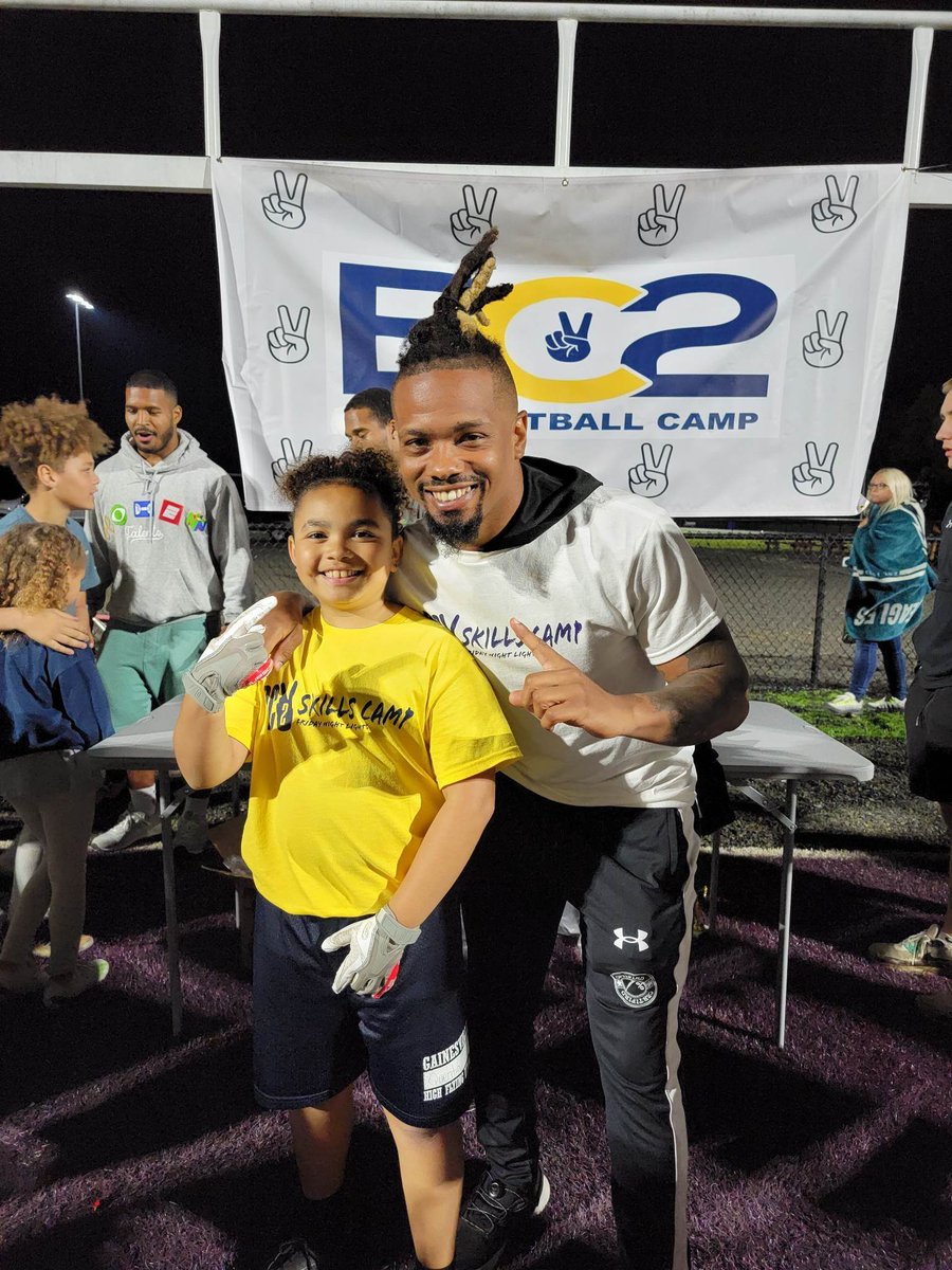 on.q.tip.sports (Quentin Fossett) (@fossettq4) on Twitter photo Put in some work at the <a href="/blake_corum/">#2⃣BeSavage</a> youth camp last Friday. Got to see <a href="/CoachMessay/">Messay Hailemariam</a> <a href="/blake_woodby/">Blake “Bobble” Woodby</a> <a href="/Theicedupshawn/">Shawn Murphy🥋</a> <a href="/JaretPatterson/">Jaret Patterson</a> <a href="/justjamesss20/">JamPatt 8️⃣</a> <a href="/CoachJdubSFA/">Justin Winters</a> Coach Kendall, Coach Banks and a bunch of other DMV coaches and media. Thank you for the camp! Put in some work at the <a href="/blake_corum/">#2⃣BeSavage</a> youth camp last Friday. Got to see <a href="/CoachMessay/">Messay Hailemariam</a> <a href="/blake_woodby/">Blake “Bobble” Woodby</a> <a href="/Theicedupshawn/">Shawn Murphy🥋</a> <a href="/JaretPatterson/">Jaret Patterson</a> <a href="/justjamesss20/">JamPatt 8️⃣</a> <a href="/CoachJdubSFA/">Justin Winters</a> Coach Kendall, Coach Banks and a bunch of other DMV coaches and media. Thank you for the camp!