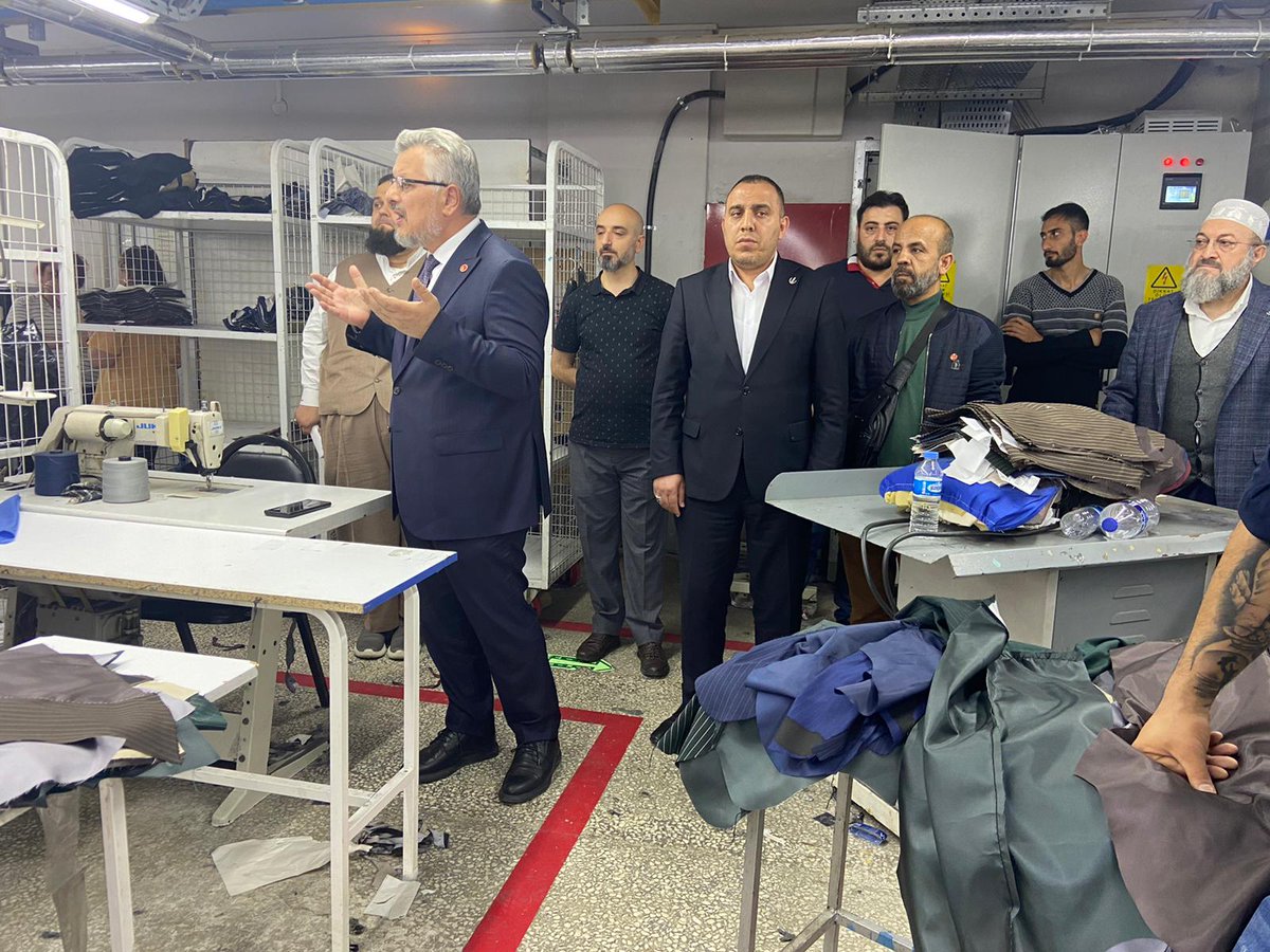 Sultangazi ilçesinde ilçe teşkilatımızla Ataman tekstili ziyaret ettik.Milli Görüşün İlke ve prensiplerini anlattık.Misafirperverliği için Murat bey kardeşimize teşekkür ederim.#MilliGörüşMeclise #YenidenRefahPartisi #YenidenErbakan