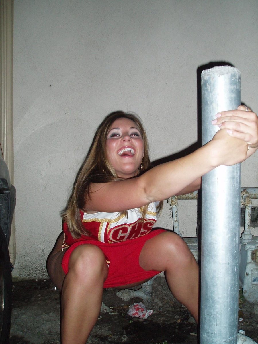 TheIconoclast17's tweet photo. 5/9/23 upload of girls #peeingoutside, #carpee, #squatingtopee, #publicpeeing, #peestream, #peeingwithfriends https://t.co/R6ktzjRovq