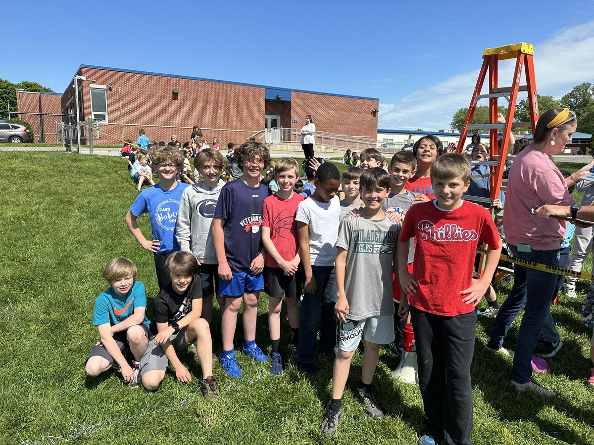 We’re track meet ready! K-3 came out to cheer on our 4th and 5th graders for the relay run-off. Up next, the Track Meet at WCU! 🏃🏼‍♀️🏃🏽