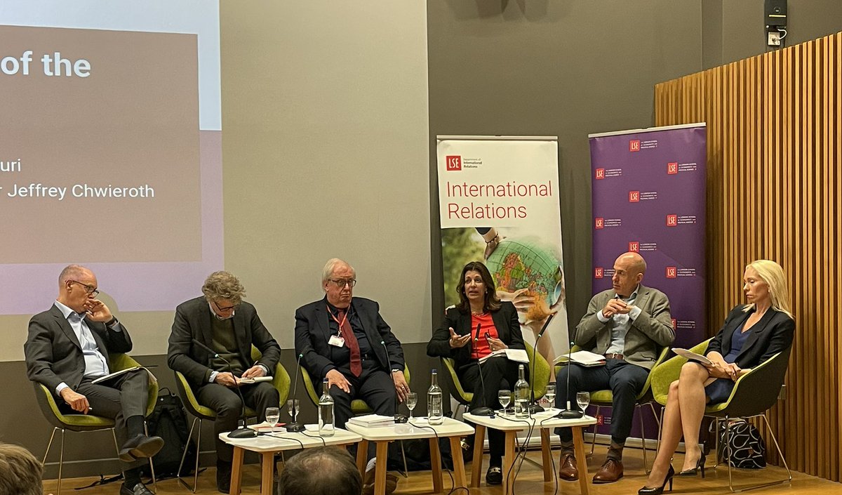 IanHRowlands's tweet photo. I enjoyed tonight's #LSEAntiglobalism discussion, hosted by @LSEIRDept, very much. References like ‘agency’, ‘Maastricht Treaty’ + ‘Susan Strange’ took me back! #WonderfulMemories #CongratsToAll #FunToSeeNumbers
@jmchwieroth
@londonvinjamuri
@ptrubowitz
@sarahobolt https://t.co/71Tk2912th