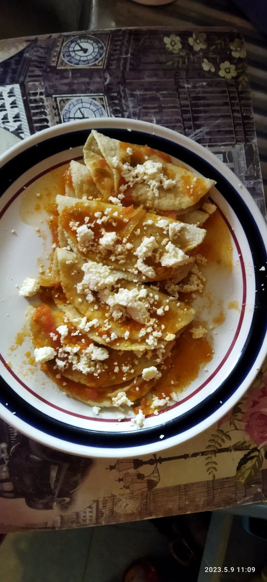 Yolanda09800424's tweet photo. @Angiefloreshn Pollito para acompañar mis enchiladas campechanas . https://t.co/LHFCVq8dDw