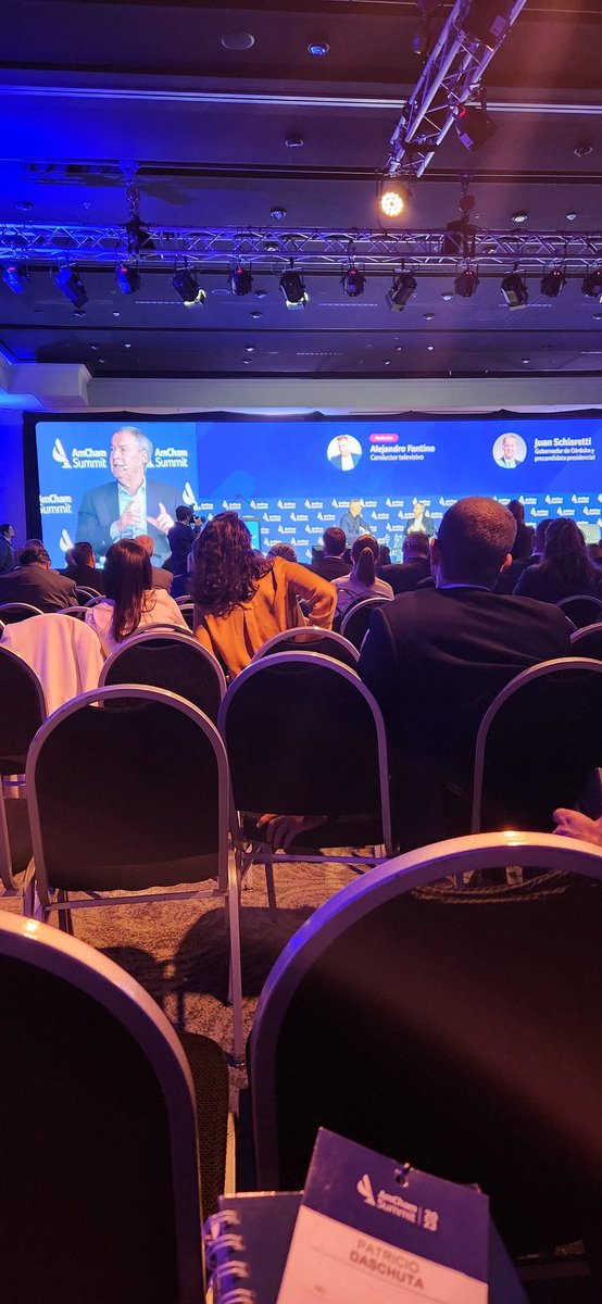 Patodaschuta's tweet photo. Otro #AmchamSummit 2023,  nuevos viejos aires con actores de un país que tiene mucho por ganar pero sigue en standby. 
"Manejar en la niebla”: preocupación entre empresarios por la crisis y la falta de propuestas antes de las elecciones - Infobae https://t.co/atTwVcSxjm https://t.co/dqoobM40e6
