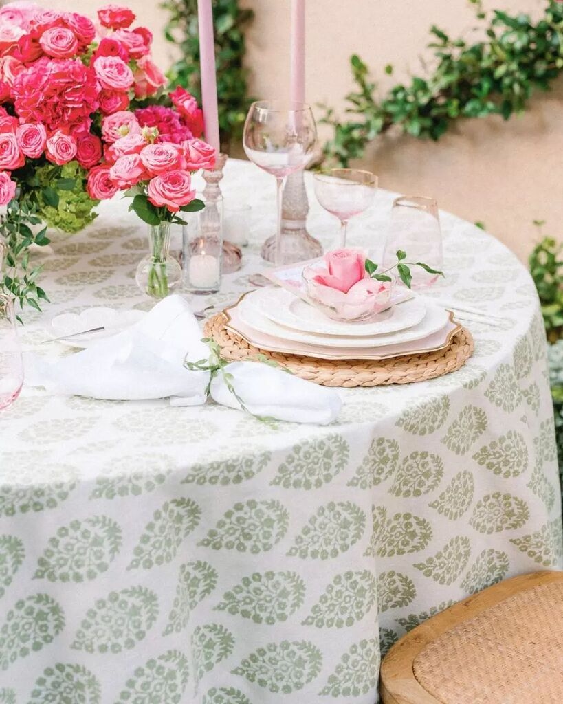 🍃 Introducing Misty Sage Meera from the Italia Collection 🍃 

Misty Sage Meera is a leaf block print on a soft white cotton background. She makes a beautiful tabletop for a bridal shower or other social occasion. Meera is also available in Blush, Ind… instagr.am/p/CsCLmeXBJkn/