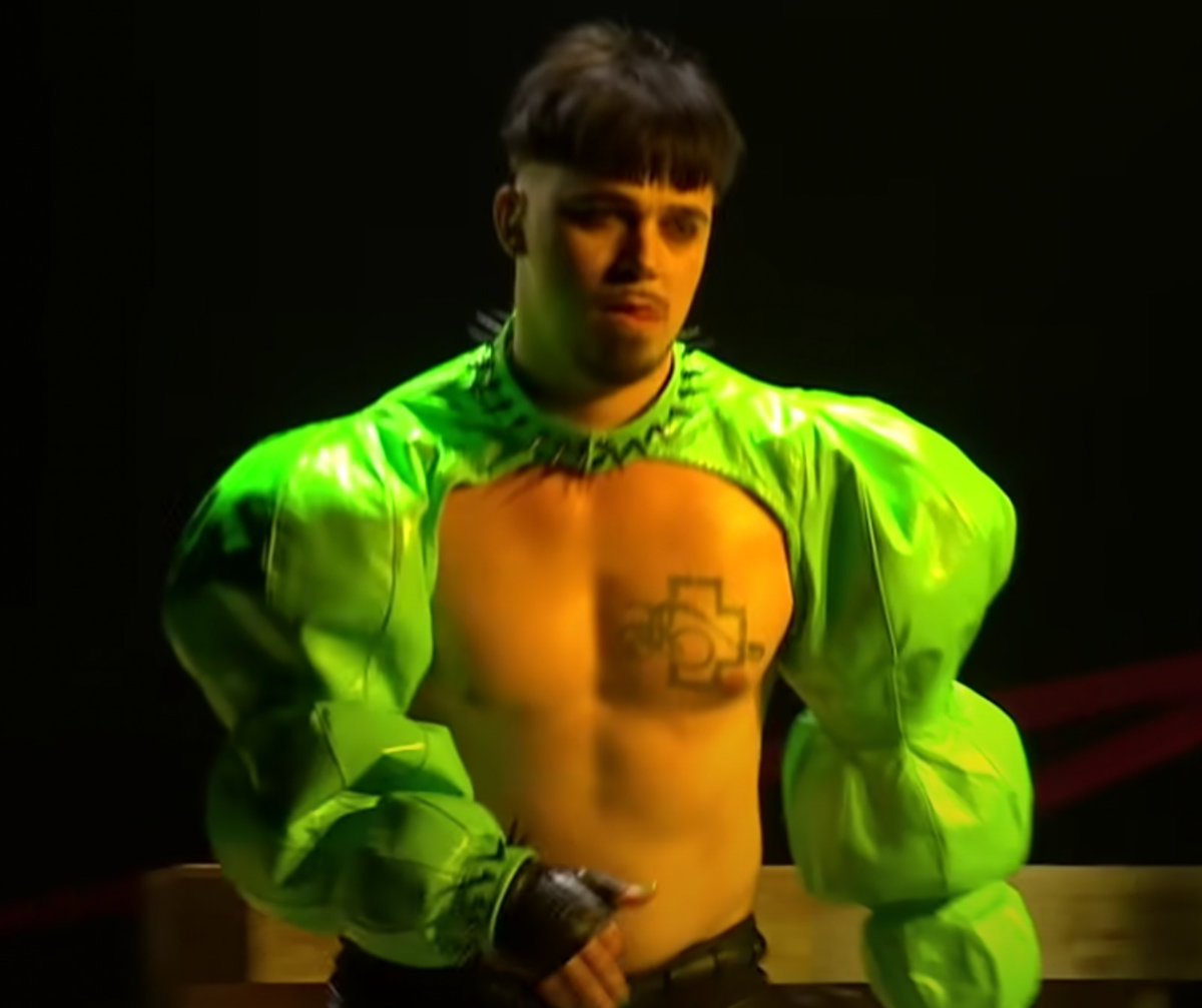 jasperschilder's tweet photo. Ik op vakantie wanneer ik de kerk niet in mag met korte mouwen

#Eurovision2023 #Songfestival #esf23 https://t.co/hZmojWVJRu
