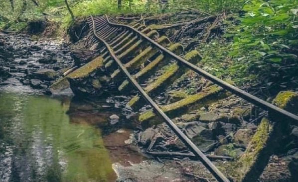 Mia &amp; Dion: “Na wat aanpassingen hebben we het helemaal op de rails”

De rails:

#Eurovision2023 #songfestival #esf