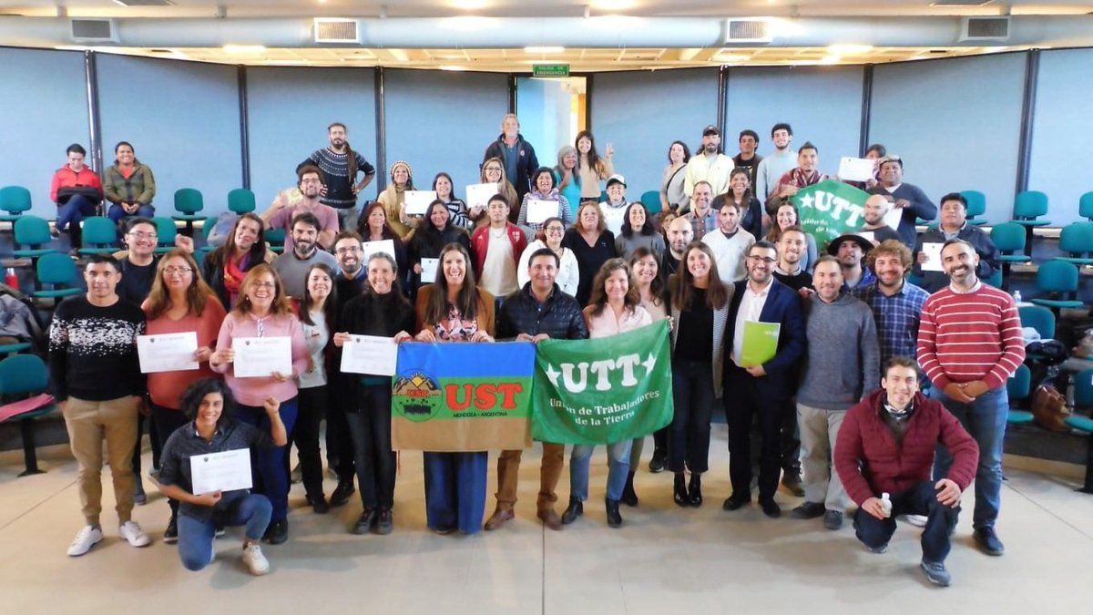 MartaLiaGreco's tweet image. Un gran dia de lucha y alegria por lxs egresadxs de la  Curso de estudio "Diplomado
en Agroecología y Manejo Sostenible de Tierras. Herramientas Participativas para el Ordenamiento Ambiental y la
Conservación de la Biodiversidad" junto a la #FCEN @AmbienteNacion