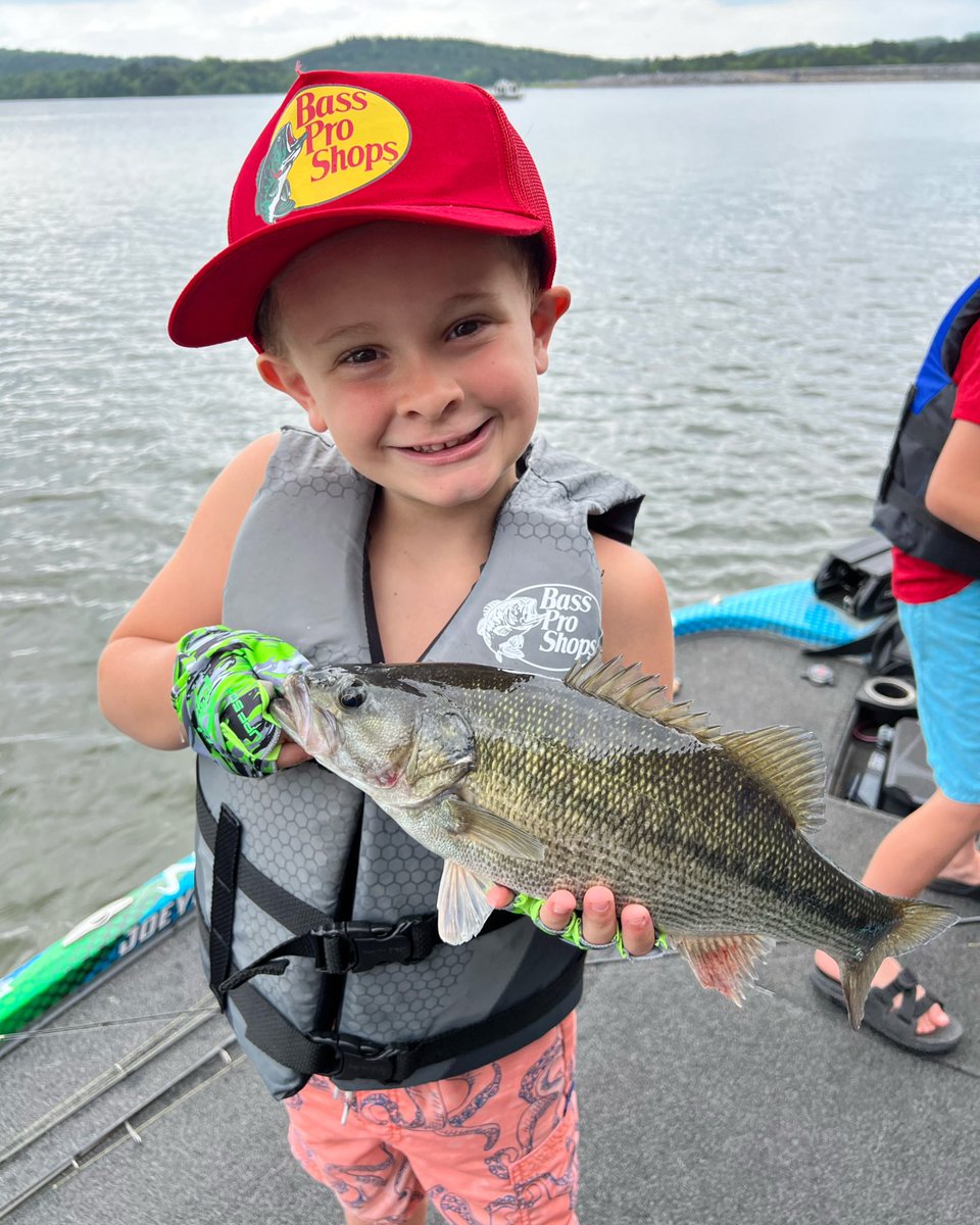 My man Eli is on em!!! #fishing #bassfishing #spottedbass #fishingkids #coosariver #loganmartin #getvicious 
<a href="/BassProShops/">Bass Pro Shops</a> 
<a href="/Zmanfishing/">Zmanfishing</a>