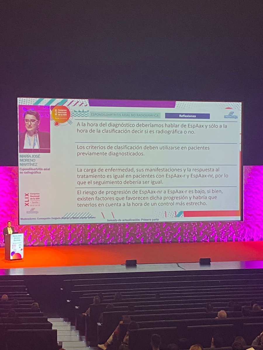 SMurcianaReuma's tweet photo. La @mariaj_morenom ha participado en la jornada de actualización de #SER2023 hablando sobre la espondiloartritis:
🔹La clínica y respuesta al tratamiento son similares entre EspA-r y EspA-nr
🔹Bajo riesgo de progresión de EspA-nr pero 👁 con posibles factores de riesgo https://t.co/238LS9uEho