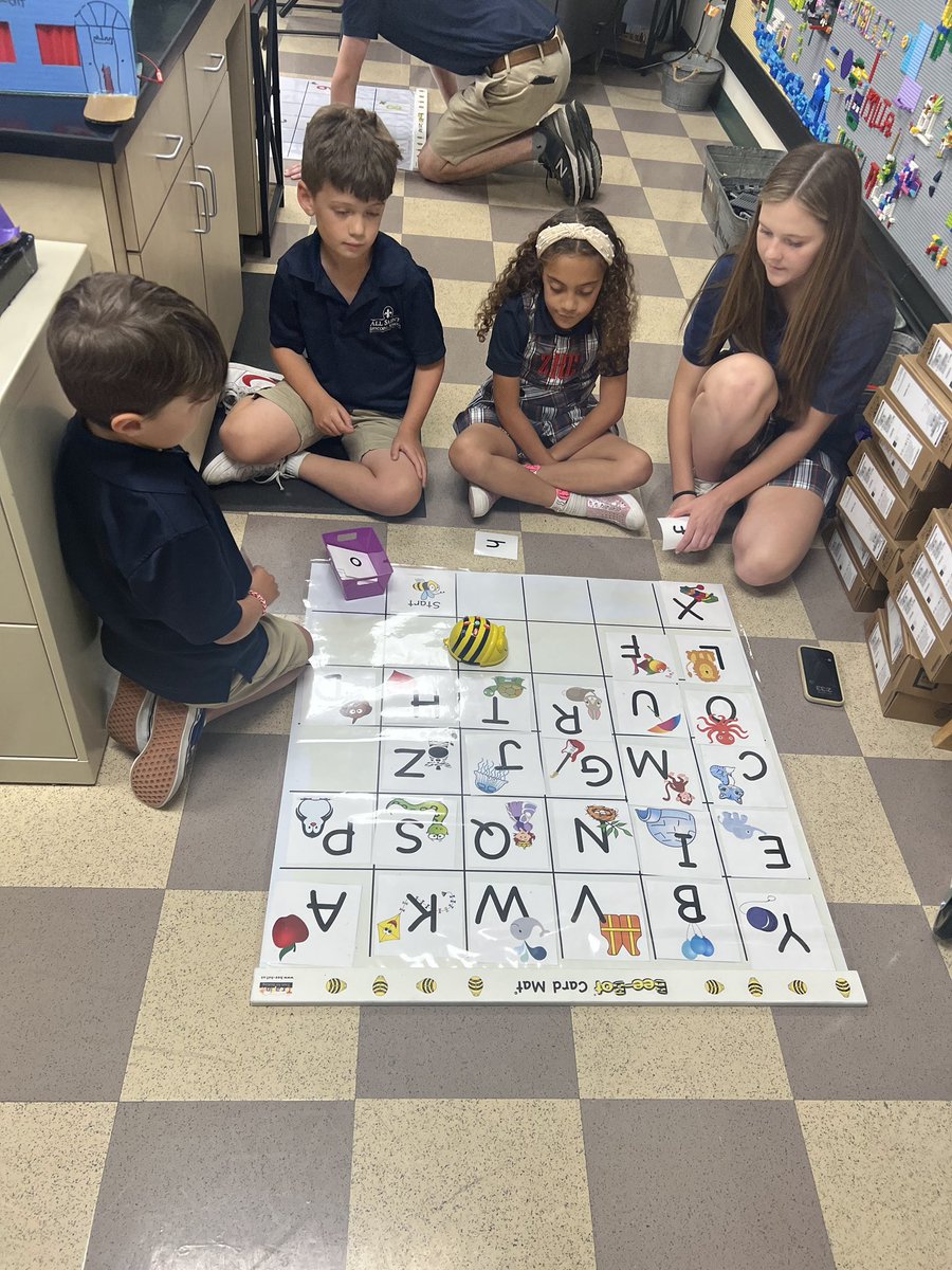 asesftw's tweet image. It’s our Week of Code! Things have kicked off with the Lower School students in the Exploratorium working on coding playgrounds. By the end of our Week of Code, all EC to 12th grade students will have gotten to participate in the coding playgrounds. #weekofcode