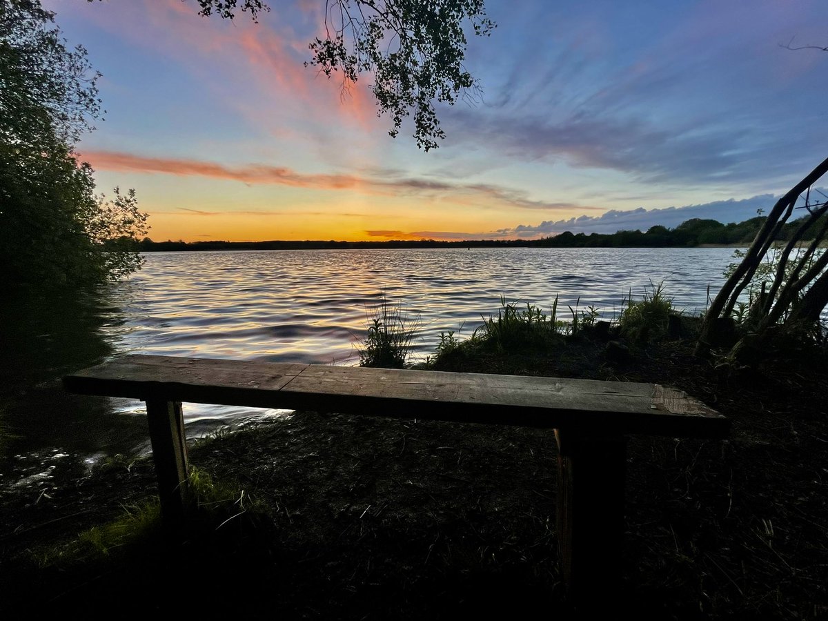 Sun setting on Wintersett reservoir,<a href="/bbcweather/">BBC Weather</a> <a href="/BBCLookNorth/">BBC Yorkshire</a> <a href="/Hudsonweather/">Paul Hudson</a> <a href="/Abbiedew/">Abbie Dewhurst</a> <a href="/KeeleyDonovan/">Keeley Donovan</a> <a href="/WakeExpress/">Wakefield Express</a> <a href="/WkfdOfficial/">Wakefield Official News</a> <a href="/Normanton0809/">Five Towns Gossip</a> <a href="/journoLeanneC/">Leanne Clarke</a> <a href="/Expwakefield/">Experience Wakefield</a> <a href="/WakeyAmbassador/">Wakefield Ambassadors</a> <a href="/WestRidingSC/">West Riding SC</a>
