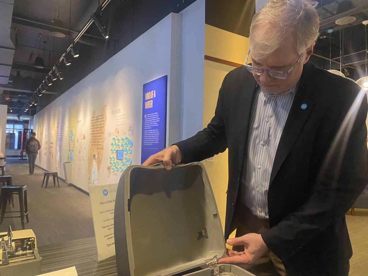 MaddieGChap's tweet photo. Got a chance to see @OllieTypewriter in action at the Writers Museum in Chicago. Thanks @AWMuseum for having us!!!
#OllieIsSoCool #FutureWriters
@NatalieMNBC https://t.co/BhCFciGAvT