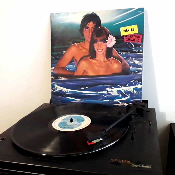 MalignoJr's tweet photo. Ela se foi... mas fez muita gente feliz! Com este LP não só me fez feliz como mudou minha vida... ganho quando eu tinha 10 anos e estava começando a tocar piano, em 1982. Mais uma parceria perfeita com o grande Roberto. Obrigado, Sra. Rita Lee!
#ritalee #ritaleejones #ripritalee https://t.co/wrWugJ3Us3