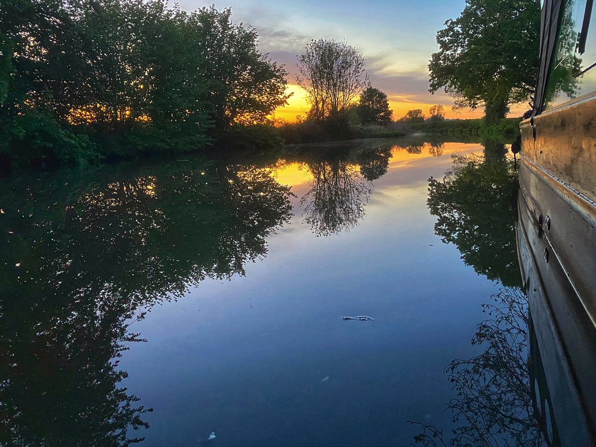 silverscatcat's tweet photo. Lovely mooring here at Bradley Green after a very stormy day. #coventrycanal #boatsthattweet #thamesbound #boatlife https://t.co/anyYxMxjFO