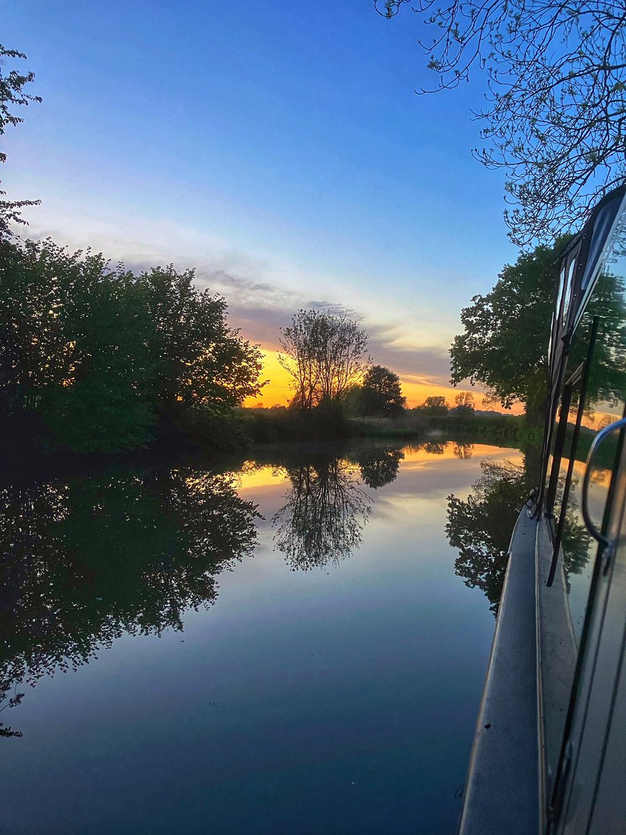 silverscatcat's tweet photo. Lovely mooring here at Bradley Green after a very stormy day. #coventrycanal #boatsthattweet #thamesbound #boatlife https://t.co/anyYxMxjFO