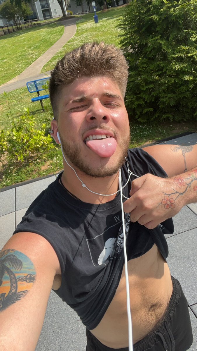 Kai_Man_Bennet's tweet photo. Let’s get sweaty today guys😈💦
#workoutsesh #sweaty #pansexual https://t.co/XJoVqX4eSk