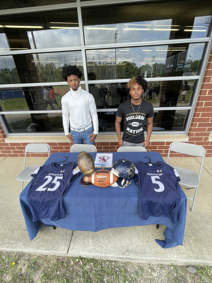 Meadowbrook_FB's tweet photo. Special day at MBK for these two. Proud of @Jahhnick_ (The Apprentice School) and @Chosen1_Eli2 (Bluefield University) Can’t wait to see the path they pave at the next level. Once a Monarch always a Monarch! Future is bright!!
#SigningDay
#MBKFootball https://t.co/dKDhMt04z1