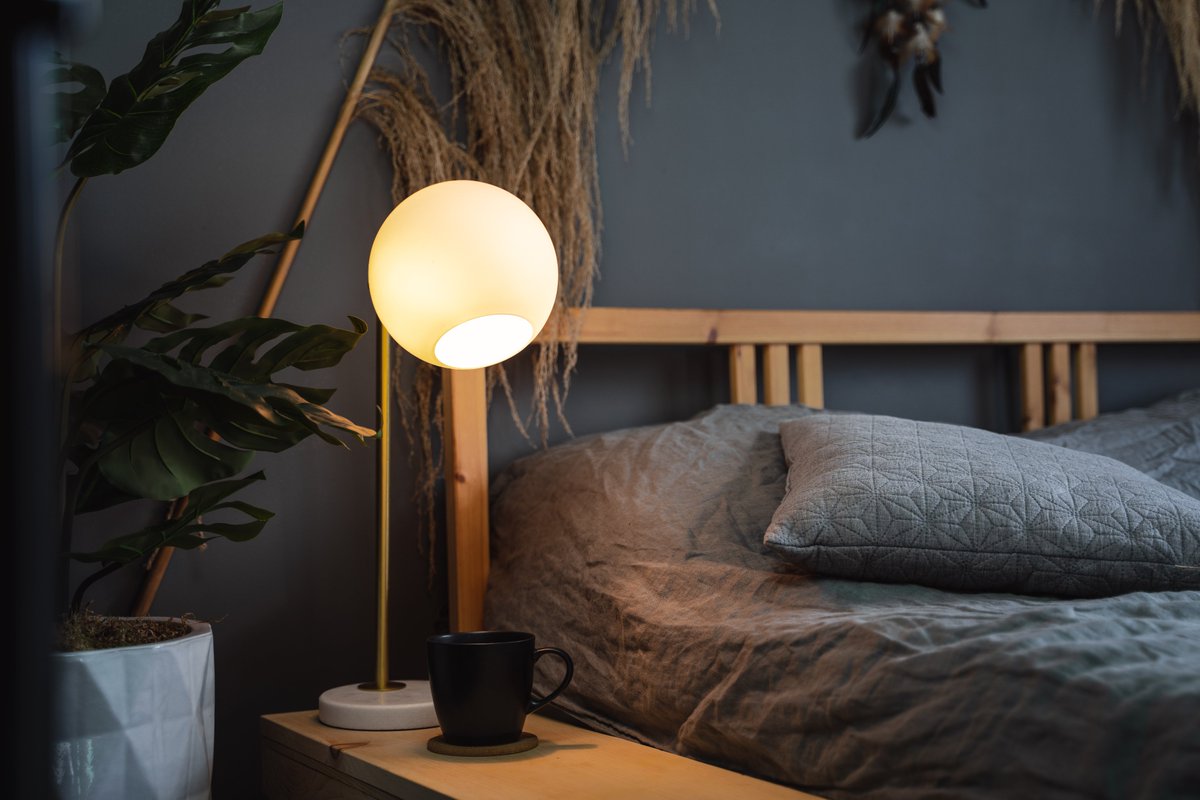 BedtimeBulb's tweet image. Getting better sleep could be as simple as cutting out the blue light in your bedroom. Bedtime Bulb emits almost no blue light, making it the best glow to get before bedtime. 💡  #restful #investinrest #sleepmatters #bedtimebulb #sleephealth