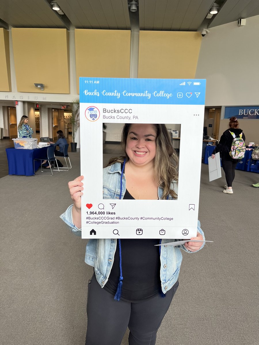 Bucks_edu's tweet photo. Faces of the class of 2023! 🎓 (A few of them, anyway. 😉) Shout out to our grads who stopped by the Grad Fair on our Newtown Campus today to grab their commencement tickets and beach-themed swag bag. 🏖️😎
#BucksCCC #BucksCounty #CommunityCollege #ClassOf2023 #BucksCCCGrad https://t.co/QeASGnvK6p