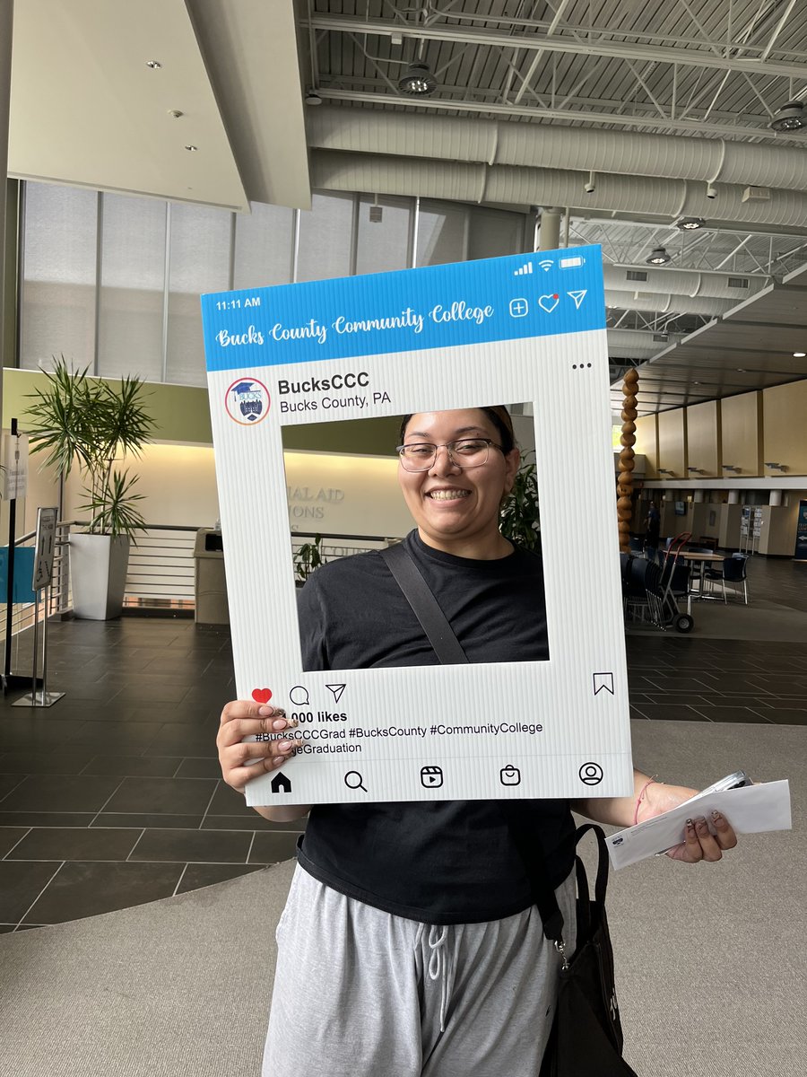 Bucks_edu's tweet photo. Faces of the class of 2023! 🎓 (A few of them, anyway. 😉) Shout out to our grads who stopped by the Grad Fair on our Newtown Campus today to grab their commencement tickets and beach-themed swag bag. 🏖️😎
#BucksCCC #BucksCounty #CommunityCollege #ClassOf2023 #BucksCCCGrad https://t.co/QeASGnvK6p