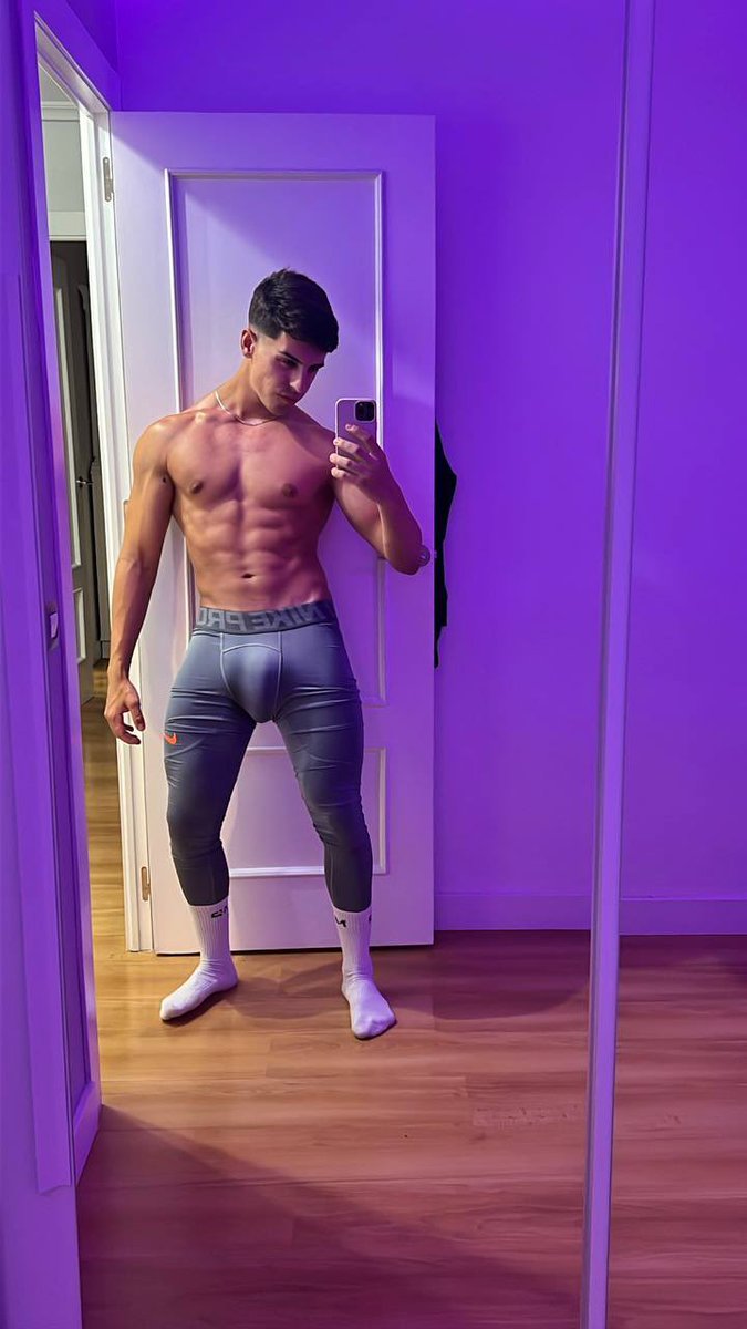 _biglt2's tweet photo. RT only bottoms 😈
If you want to see my big 🍆 subscribe my onlyfans 😉 https://t.co/o4x125VMWY