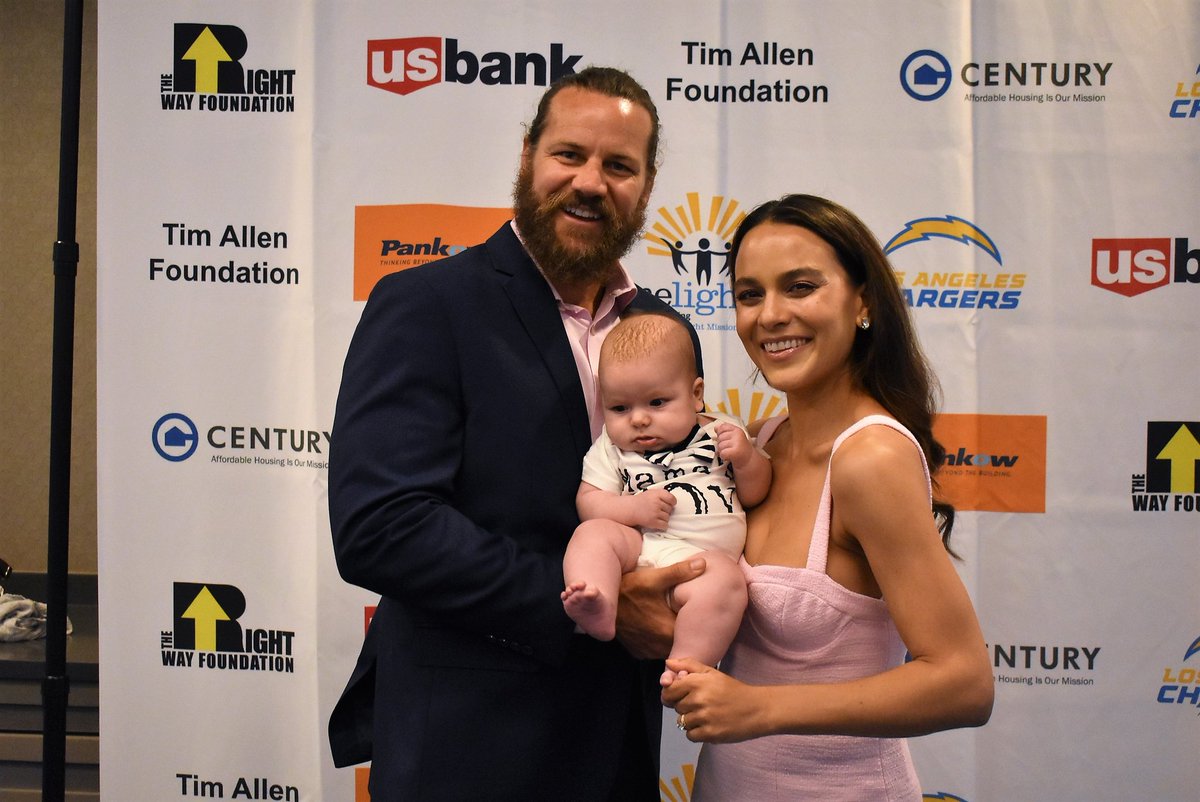 midnightmission's tweet photo. We honored mothers in our program as well as thriving alumni mothers at our annual HomeLight Mother’s Day event. Thank you @MayaStojan @TobyMetz  @Street_Symphony,  @ofctimallen, @chargers, 
Charles Pankow Builders, @TheRightWay, and @usbank, Alicia De Anda,  and @blackeyevenus. https://t.co/wNsHtXZNna