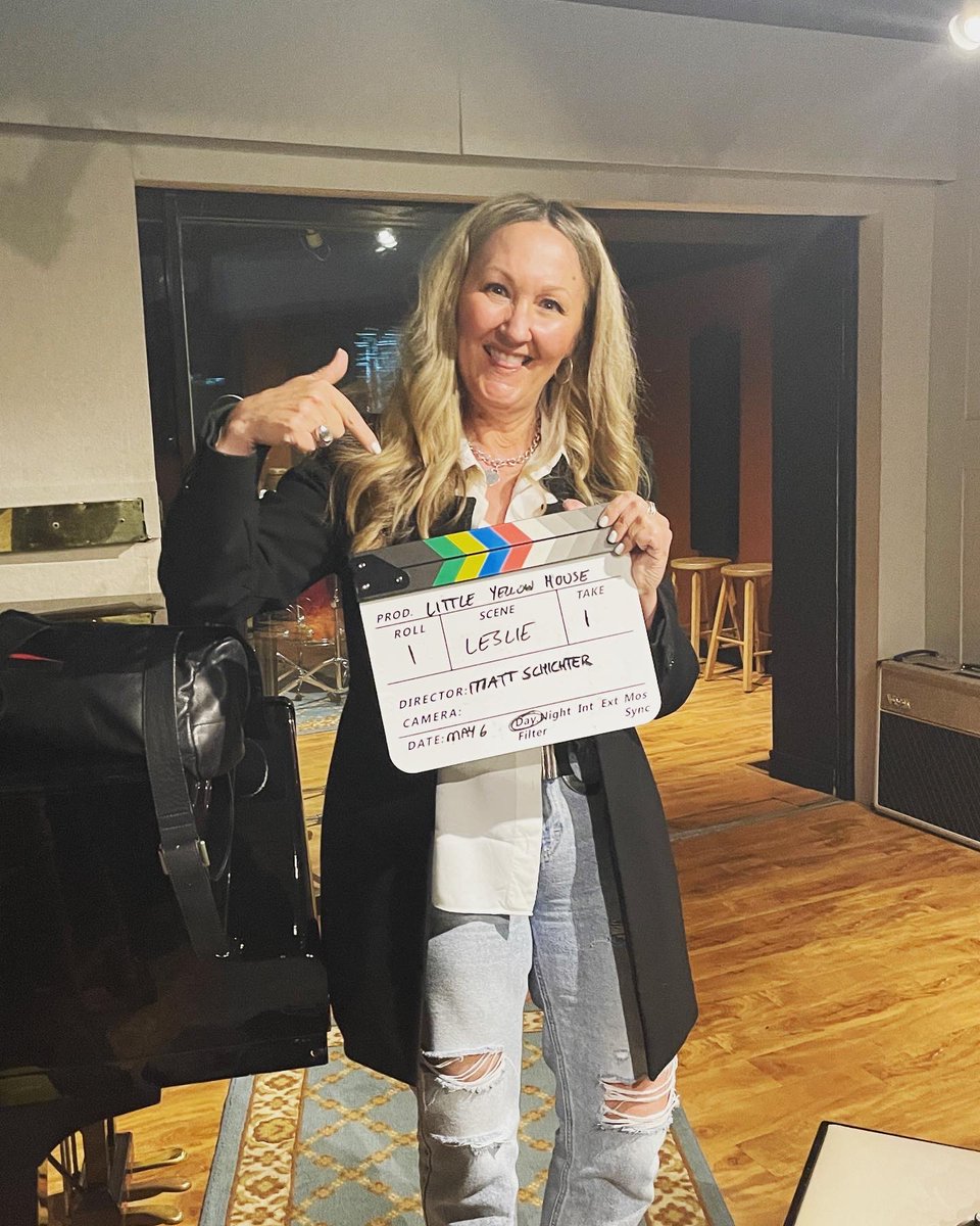 .<a href="/alancross/">Alan Cross 🇨🇦</a> stopped by the studio this weekend to interview Leslie Kross (no relation) about her time at CFNY (<a href="/the_edge/">102.1 The Edge</a>), for <a href="/schichter/">Matt Schichter</a>'s upcoming documentary on the iconic Toronto radio station. Can’t wait to see it!!
