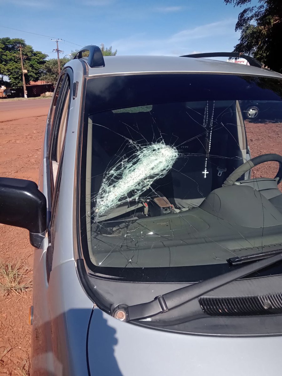 Itakyry: Nuevo incidente protagonizado por seguidores de Paraguayo Cubas: Agredieron al Sacerdote Francisco Javier Vera, Cura Párroco de Nueva Esperanza (Canindeyú). El Subof. Alcides Bernal relata a <a href="/Universo970py/">Universo 970 AM</a> que el religioso fue agredido violentamente por los manifestantes