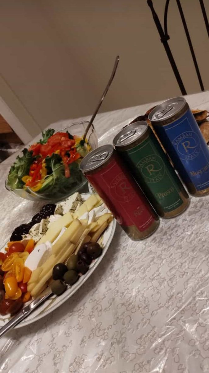 HHWines_'s tweet photo. πΎπ§ Ready to elevate your snacking game? Try #Rambam Sparkling Wine cans with your favorite #cheese for the perfect pairing! π·π§ #WineAndCheese #BubblyFun #SnackTime #WineLovers #Cheers #SipSipHooray #WineOclock #SparklingWine #CannedWine #TastyTreats ππΎπ§π https://t.co/ZVEtpMt4RB