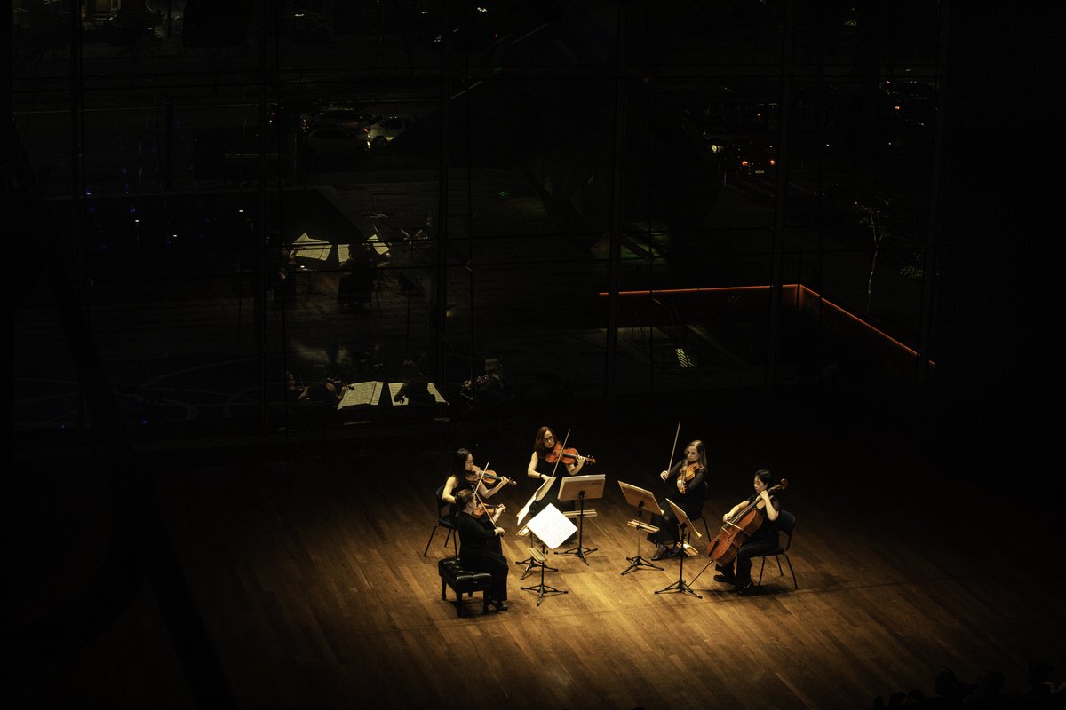 osesp's tweet photo. Está inaugurada nossa Temporada 2023 no @teatro_b32! Ontem, o Quinteto Osesp – formado por Amanda Martins, Sung Eun Cho (violinos); Maria Angélica Cameron, Sarah Nascimento (violas) e Jin Joo Doh (violoncelo) – tocou os Quintetos de Cordas "nº 3" de Mozart, e  " nº 1" de Brahms. https://t.co/xUv9tRaDF4