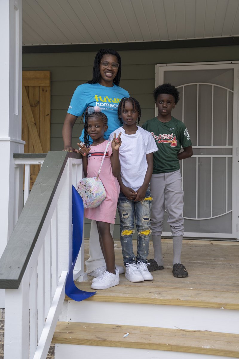 AtlantaHabitat's tweet photo. Browns Mill Village just welcomed two #NewHomeowners!
Congratulations to Cynthia, Darchelle and the volunteer team from @peachtreepres on this amazing dedication day!
#BuiltToThrive https://t.co/rZQPKroCxt