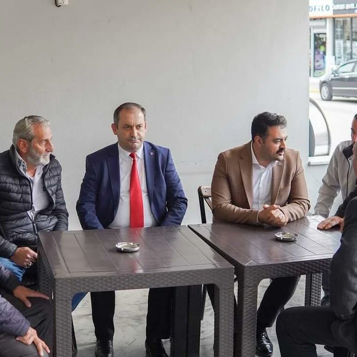 CYaylak's tweet photo. 📍Aşağıyı Yuvacık 

İlçe Başkanımız Şahin Kaya, Millet vekili adayımız Celalettin Yaylak ve yöneticilerimizle Aşağıyı yuvacıktaki esnafımızı ziyaret ederek Cumhur ittifakını anlattık. Hoş sohbetlerinden dolayı teşekkür ederiz. https://t.co/pdb3rjp0OV