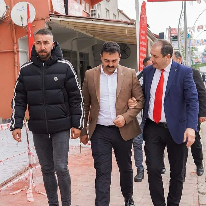 CYaylak's tweet photo. 📍Aşağıyı Yuvacık 

İlçe Başkanımız Şahin Kaya, Millet vekili adayımız Celalettin Yaylak ve yöneticilerimizle Aşağıyı yuvacıktaki esnafımızı ziyaret ederek Cumhur ittifakını anlattık. Hoş sohbetlerinden dolayı teşekkür ederiz. https://t.co/pdb3rjp0OV
