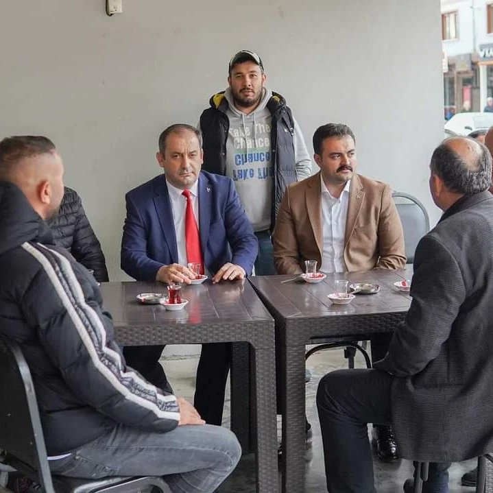 CYaylak's tweet photo. 📍Aşağıyı Yuvacık 

İlçe Başkanımız Şahin Kaya, Millet vekili adayımız Celalettin Yaylak ve yöneticilerimizle Aşağıyı yuvacıktaki esnafımızı ziyaret ederek Cumhur ittifakını anlattık. Hoş sohbetlerinden dolayı teşekkür ederiz. https://t.co/pdb3rjp0OV