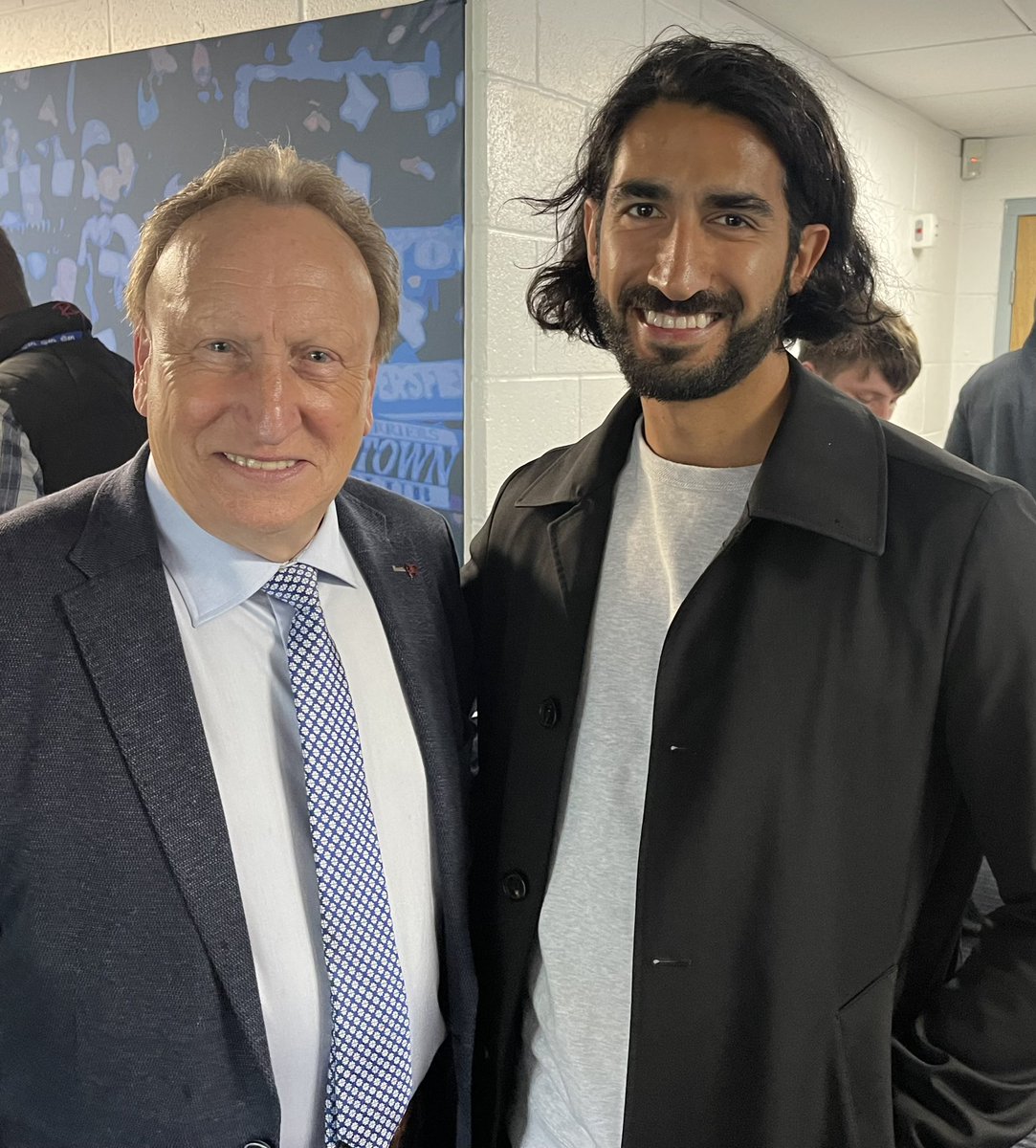 APirloV's tweet photo. Absolute legend and the @htafc saviour this season… well deserved send off from the fans yesterday for @warnockofficial &amp; a privilege to work with the gaffer 👏🏼👏🏼🙌🏼 https://t.co/3kKDiDX7q8