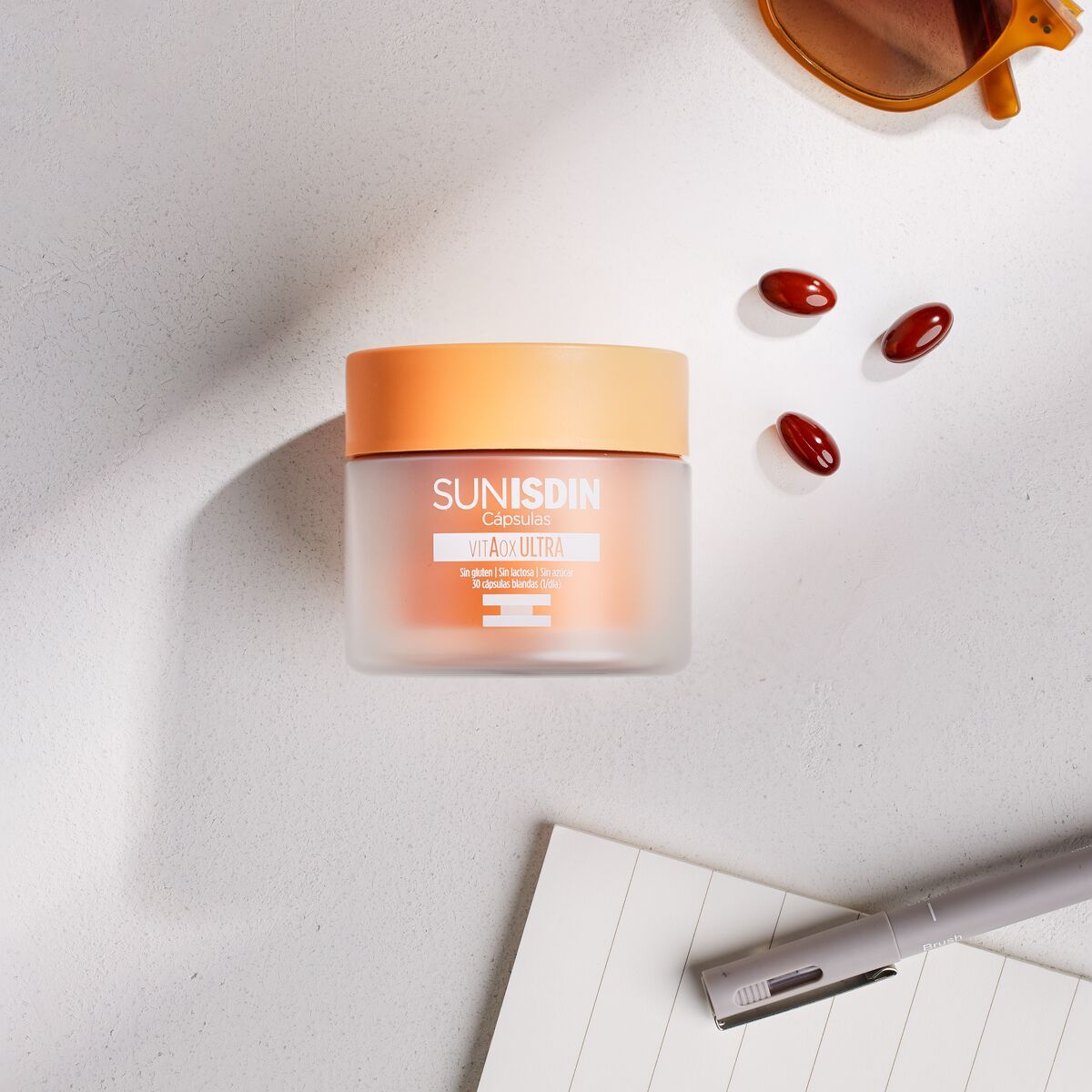¿Conoces las cápsulas SunISDIN? Es uno de los favoritos ISDIN y enamora a quien lo prueba.😍
 
Formulado por dermatólogos, es un complemento alimenticio que contiene el 100% de la dosis recomendada de Vitamina D, que contribuye al funcionamiento normal del sistema inmunitario.