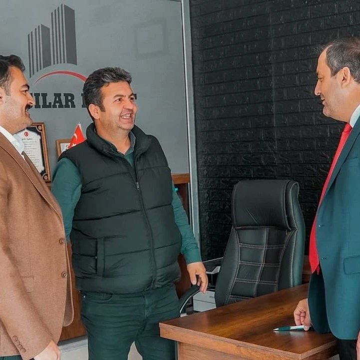 CYaylak's tweet photo. 📍Aşağıyı Yuvacık  

İlçe Başkanımız Şahin Kaya, Millet vekili adayımız Celalettin Yaylak ve yöneticilerimizle Aşağıyı yuvacıktaki esnafımızı ziyaret ederek Cumhur ittifakını anlattık. Hoş sohbetlerinden dolayı teşekkür ederiz.

#mhp #MHP #bozkurtlar https://t.co/gYI3pT8qqa