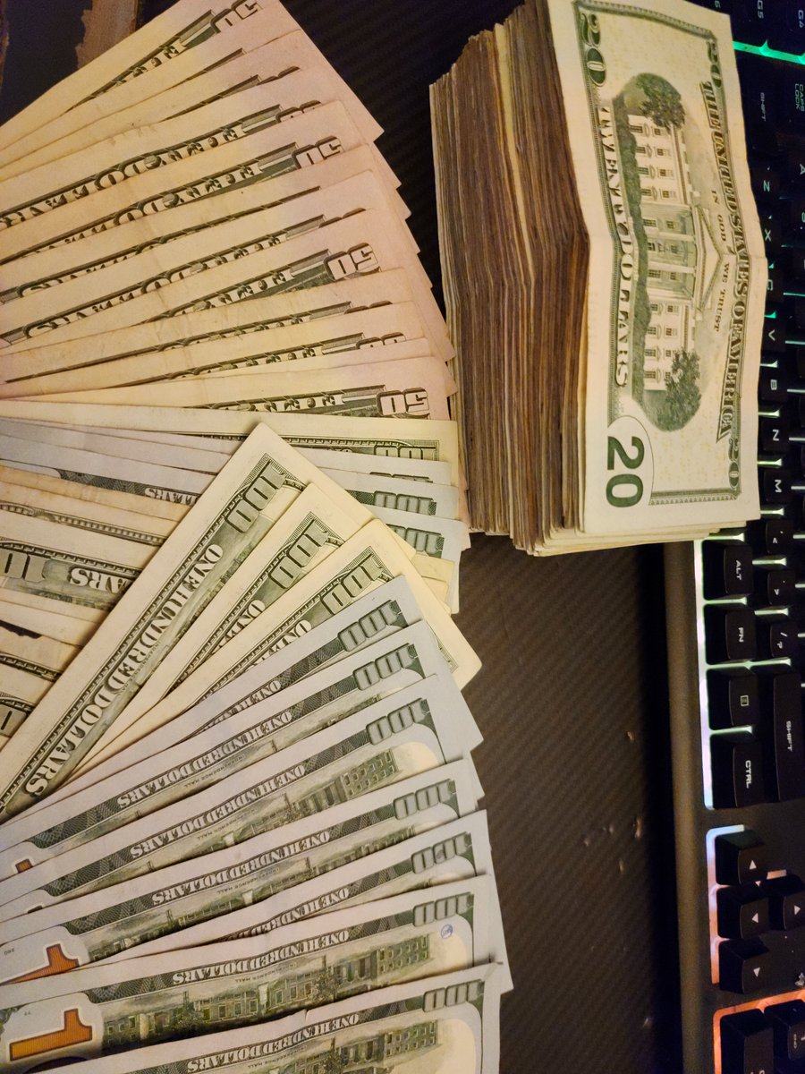 OMIGNOMIE's tweet photo. @FreebieFrenzy Made over $7 g's this weekend selling these items and still got so much left. Still think its not worth it??? @FreebieFrenzy Been here since August 2021 and it was the best decision I ever made. Keep scaling up!! https://t.co/tPHHODqFyh