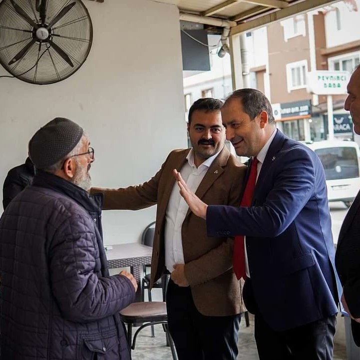CYaylak's tweet photo. 📍Aşağıyı Yuvacık  

İlçe Başkanımız Şahin Kaya, Millet vekili adayımız Celalettin Yaylak ve yöneticilerimizle Aşağıyı yuvacıktaki esnafımızı ziyaret ederek Cumhur ittifakını anlattık. Hoş sohbetlerinden dolayı teşekkür ederiz.

#mhp #MHP #bozkurtlar #Devletbahçeli #türkiye https://t.co/362B7qZhR8