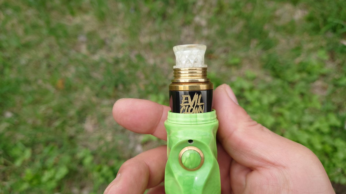 CebrjowHwScHCkj's tweet photo. 皆さんおはよっチェ😆👍今日も宜しくご安全に。🙇💦#LKC #JUMA Green Mamba NONAME MOD + EVILCLOWN rda😋💦 #VAPE #vape好きな人と繋がりたい #VAPE好きと繋がりたい #VAPE初心者 #LovePinoyVapingGear #LowkeyCustoms #iamlowkeycustoms #towermods https://t.co/UTDcc3kdoS
