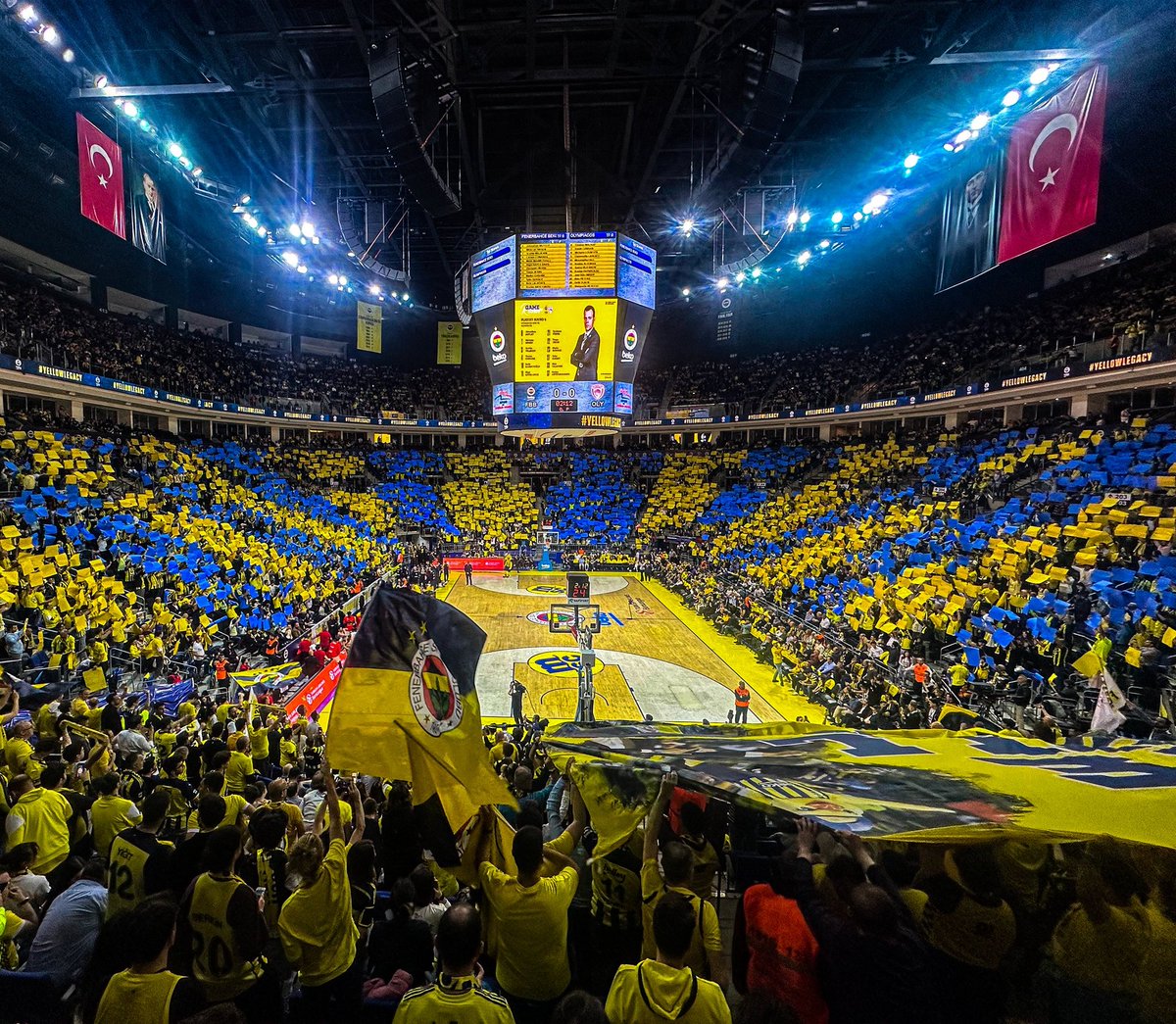Burada bitti mi sanıyorsunuz ! Biz yeni başlıyoruz, seneye neler olacak neler 💙💛 #FBBasketbol #EuroLeague
