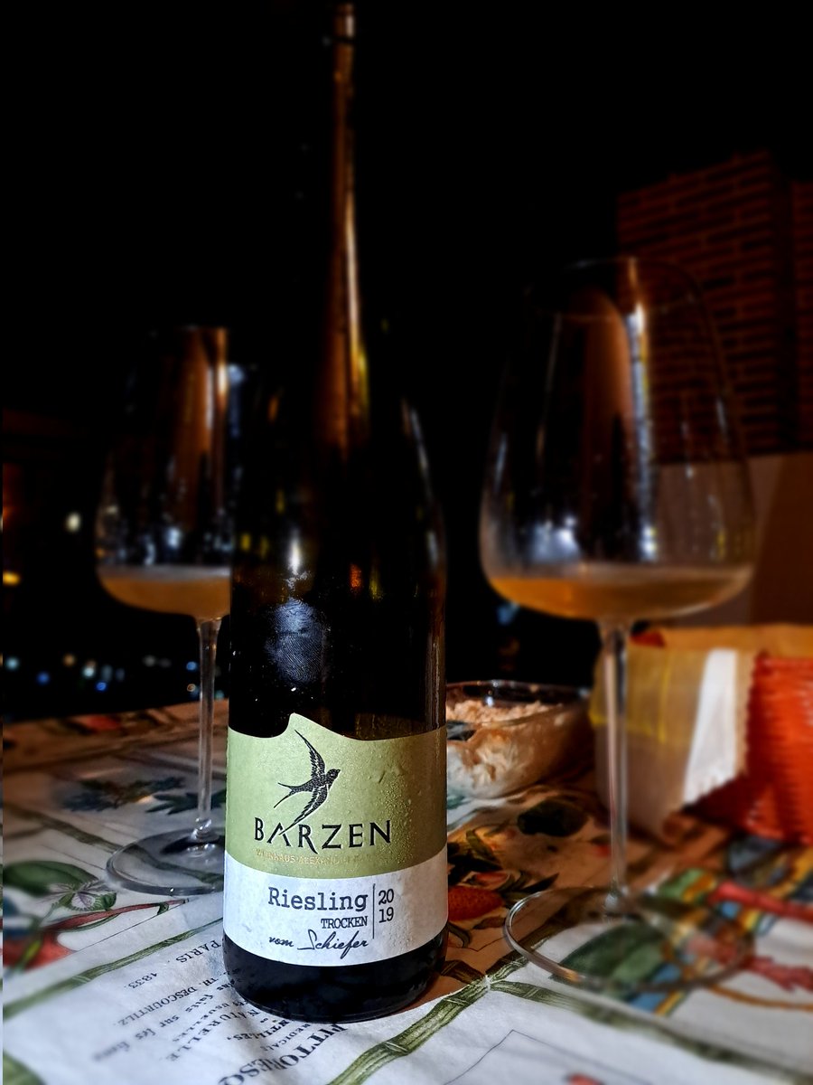 trentarruno's tweet photo. Día 129
Un día, un vi
Barzen Vom Schiefer Riesling Trocken 2019
Mosel
.
.
#alexanderbarzen
@mcruarua1
@RacodAnna
.
.
#dia129 #undiaunvi #racodanna #campdelx #riesling #rieslingtrocken #mosel #reilmosel #germany https://t.co/doBbHUd28s