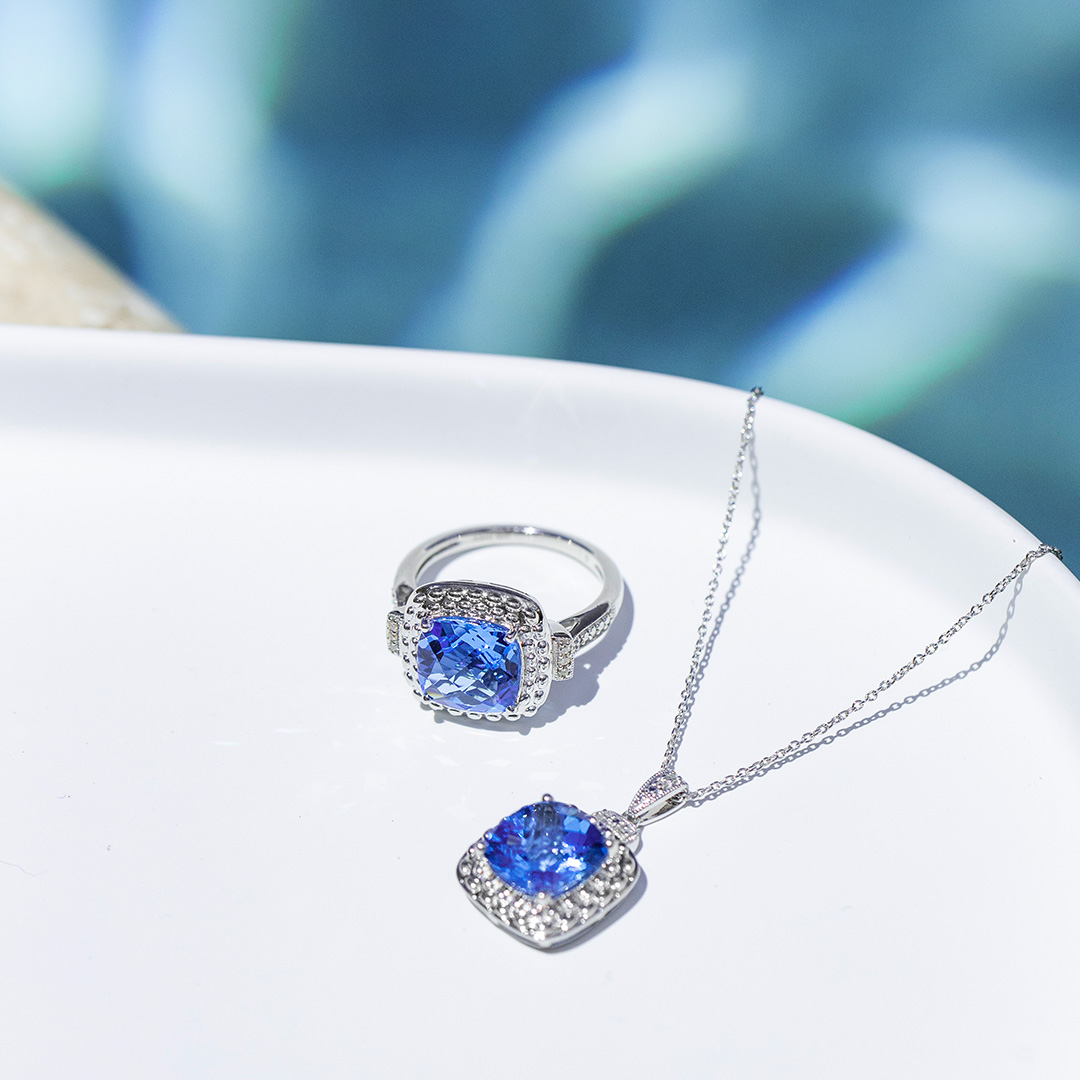 Dive into summer with a splash of blue! 💦 
Our stunning blue topaz jewelry is the perfect accessory for any poolside occasion.
#gemstonejewelry #Topazrings #BlueTopazjewelry #USA #ASHIDiamonds